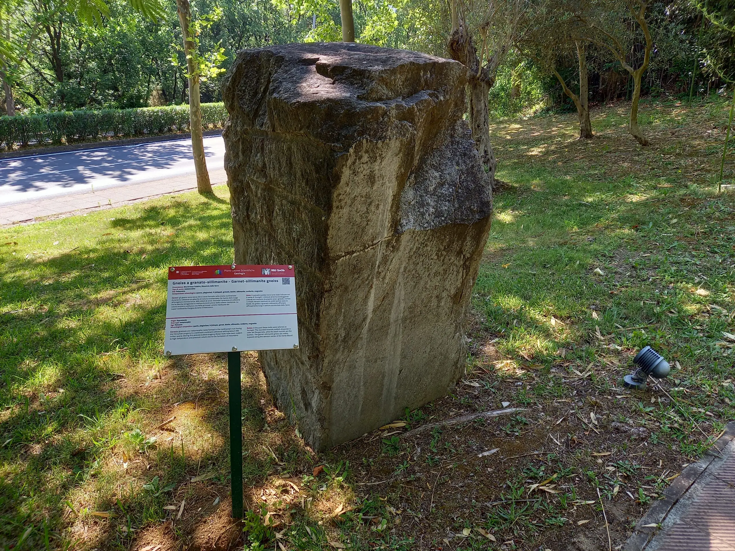 Gneiss a granato-sillimanite Gneiss a granato-sillimanite