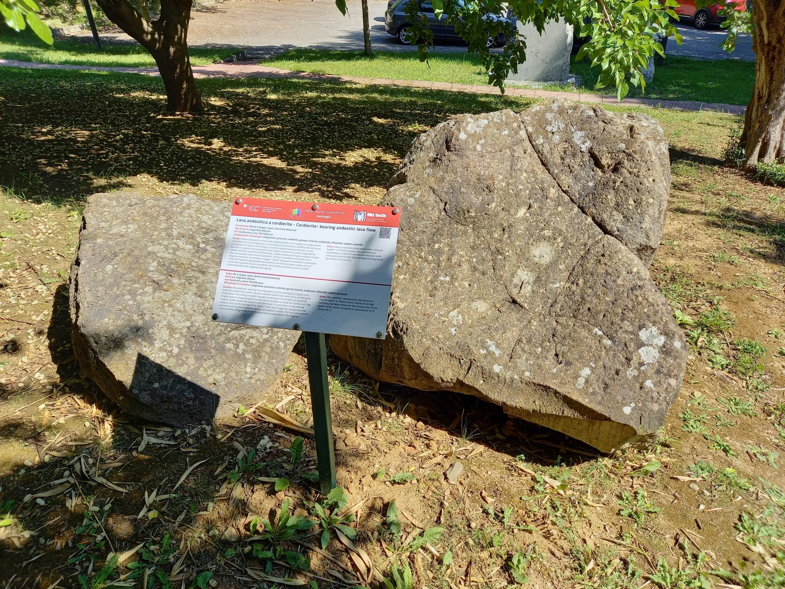 Lava andesitica a cordierite – Cordierite bearing andesitic lava flow Lava andesitica a cordierite – Cordierite bearing andesitic lava flow